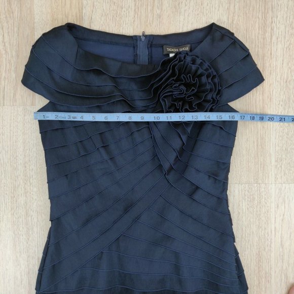 TADASHI SHOJI Size 6 Tiered Rosette Cocktail Formal Sheath Dress Navy Blue $350 - Picture 7 of 11